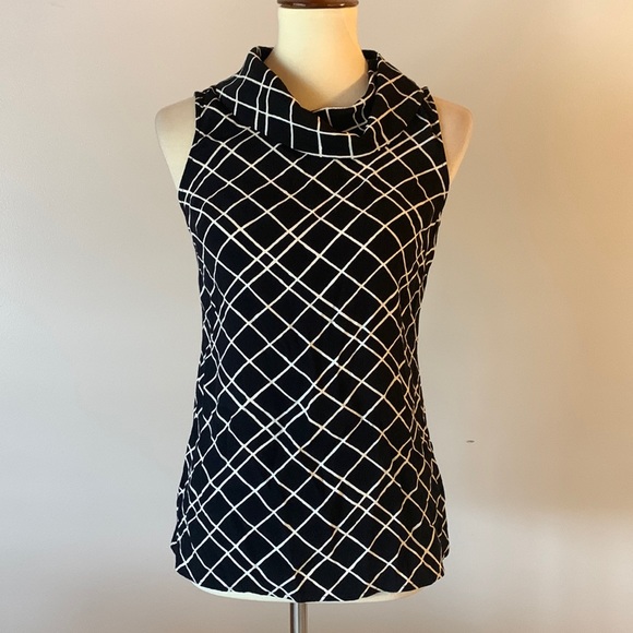 Banana Republic Tops - [Banana Republic] Black/White Sleeveless Blouse - Size 4